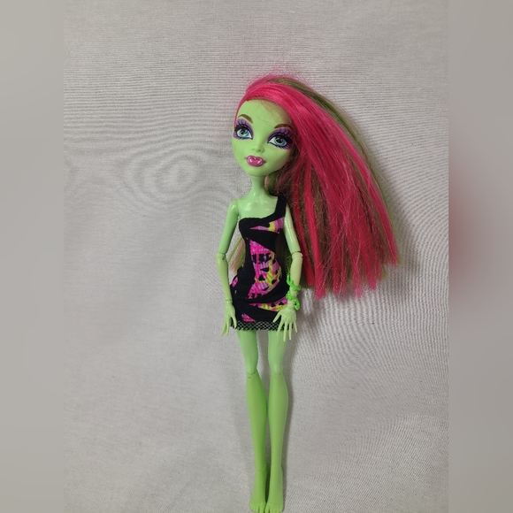 Monster High Doll Venus McFlytrap Music Festival 2013 - Picture 1 of 3